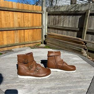 B.O.C. Kiley Motorcycle Boot in brown‎ size Women's size 10